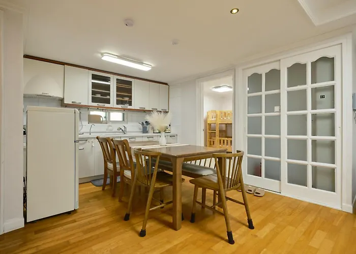 Plantree Filled With The Charm Of The East And The Atmosphere Of The West Appartement