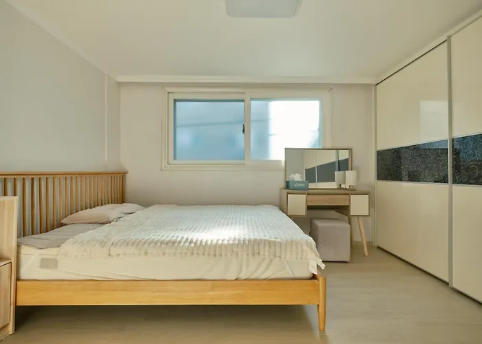 Plantree Filled With The Charm Of The East And The Atmosphere Of The West Appartement