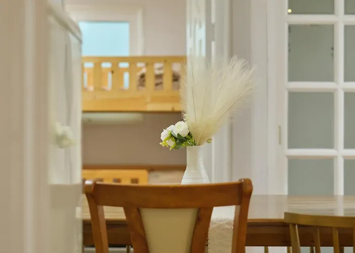 Plantree Filled With The Charm Of The East And The Atmosphere Of The West