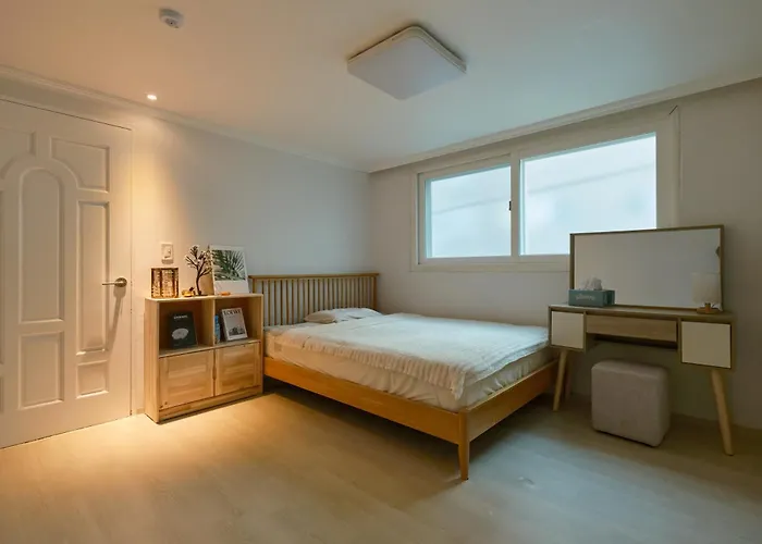 Appartement Plantree Filled With The Charm Of The East And The Atmosphere Of The West