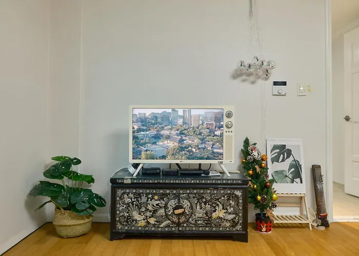 Plantree Filled With The Charm Of The East And The Atmosphere Of The West *