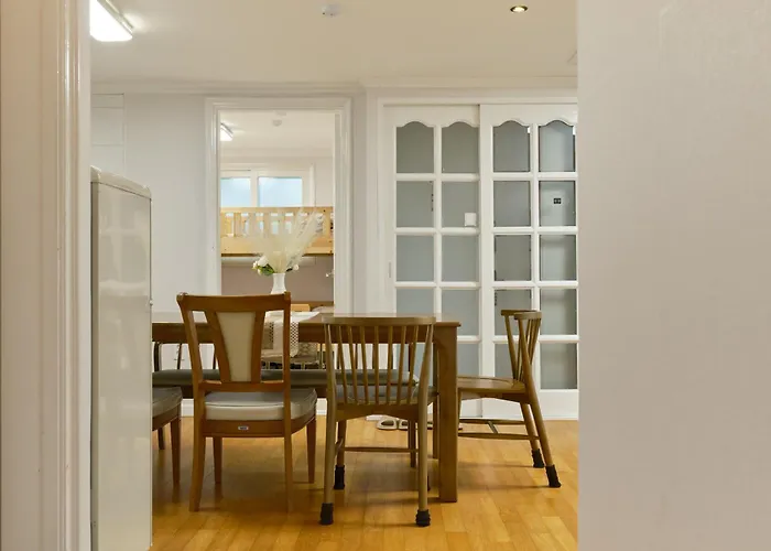Plantree Filled With The Charm Of The East And The Atmosphere Of The West Appartement