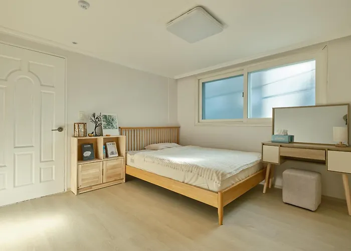 Appartement Plantree Filled With The Charm Of The East And The Atmosphere Of The West *