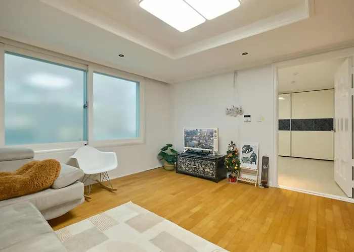 Plantree Filled With The Charm Of The East And The Atmosphere Of The West Appartement