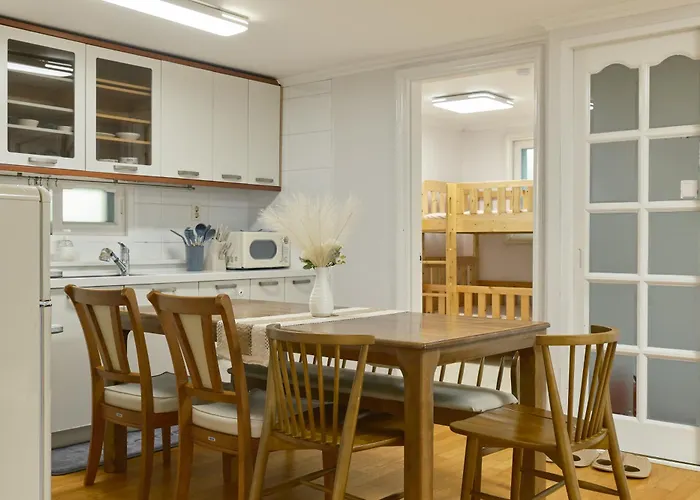 Appartement Plantree Filled With The Charm Of The East And The Atmosphere Of The West *